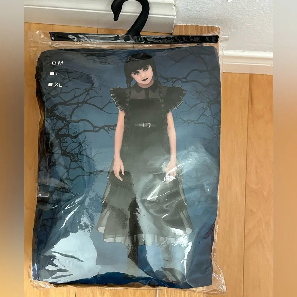 NEW Girls Black Ruffled Dress/ Halloween Costume with Wig & Belt NWT